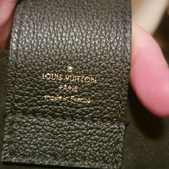 Louis Vuitton Riverside - Picture 6 of 11